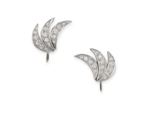 NO RESERVE - A PAIR OF VINTAGE DIAMOND CLIP EARRINGS Made in 18 carat white gold, screw back fittings Round brilliant cut dia