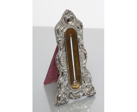 AN EDWARDIAN EASEL BACK SILVER THERMOMETER, maker's mark RP, London 1902, of shaped vertical form, the applied fascia stamped