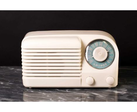 An Artone R-1046-U vintage bakelite valve radio, circa 1948, manufactured by the Affiliated Retailers Inc, with slanted sky b