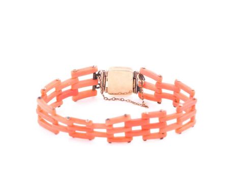 A coral bracelet,the straight gate-link chain of coral, to a polished square clasp with engraving detail, length 18cm
