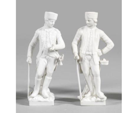 Hannoverscher und preußischer Bergmannin Uniform, auf quadratischer, naturalistisch gestalteter Plinthe stehend. Weissporzell