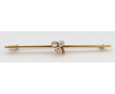DiamantnadelGelbgold, 14 k. Mittig Kleeblatt besetzt mit drei Diamantrosen. Gew. ca. 4,46 g. A brooch set with diamonds, in 1