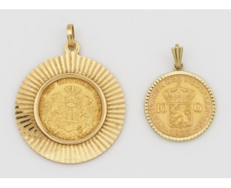 Zwei MünzanhängerGelbgold, 900, gest. 585 bzw. 750. 20 Mark Goldmünze "Freie und Hansestadt Hamburg" 1906 und 10 Gulden Goldm