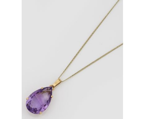 Amethystanhänger mit KetteGelbgold, gest. 585. Anhänger besetzt mit zart violettem Amethyst im Briolettschliff. Zarte Panzerk