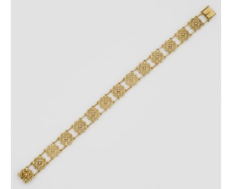 Feines ArmbandGelbgold, gest. 585. Feine, ornamentale Glieder in Ajour. Gew. ca. 13,19 g.A bracelet in 14 k gold.