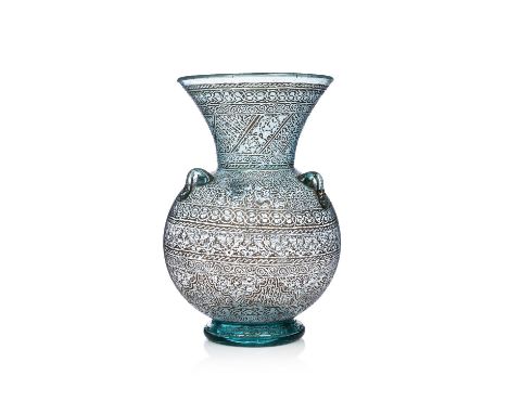 Lampe de MosquéeProche Orient, début du XIXe siècleEn verre soufflé à panse globulaire et col tronconique légèrement évasé, é