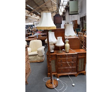 A mixed lot of lamps including brass based and ceramic lamps