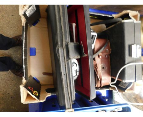 BOX CONTAINING VINTAGE HAND HELD CAMERAS ETC    