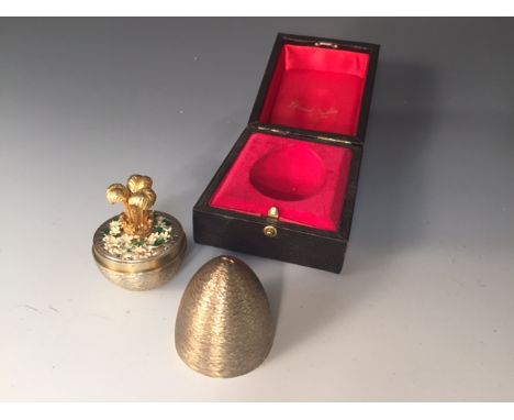 A silver gilt textured surprise egg by Stuart Devlin, London 1981, limited edition no. 173, opening to reveal a plume of feat