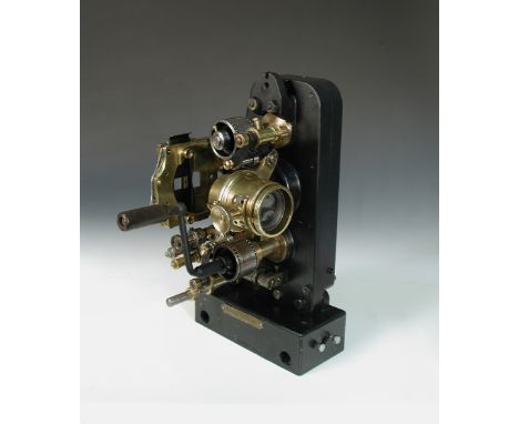 L Kamm & Co. London, an early 20th century hand cranked projector  