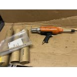 Pneumatic rivet tool