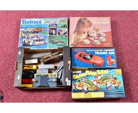 A QUANTITY OF ASSORTED TOYS AND OO GAUGE MODEL RAILWAY ITEMS, boxed Corgi Toys Slam Bam Sam remote control Crash n' Smash set