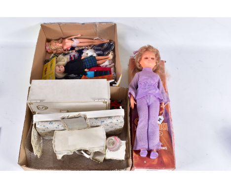 A QUANTITY OF UNBOXED AND ASSORTED 1960'S PEDIGREE SINDY DOLL, CLOTHING AND ACCESSORIES, doll marked 'Made in Hong Kong' to b