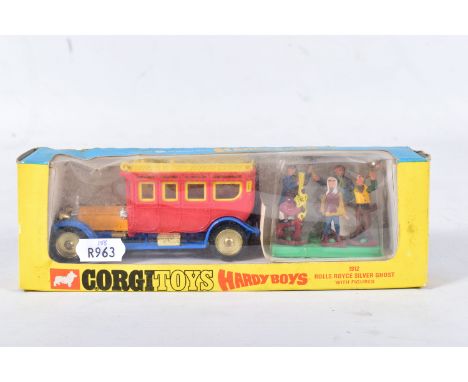 A BOXED CORGI TOYS HARDY BOYS 1912 ROLLS-ROYCE SILVER GHOST, No.805, complete with five figures on green plastic base underne