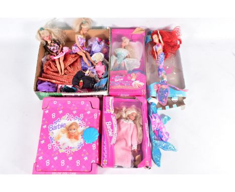 A QUANTITY OF BOXED AND UNBOXED MODERN MATTEL BARBIE  DOLLS, CLOTHING AND ACCESSORIES, boxed items are Bedtime Barbie, No.110