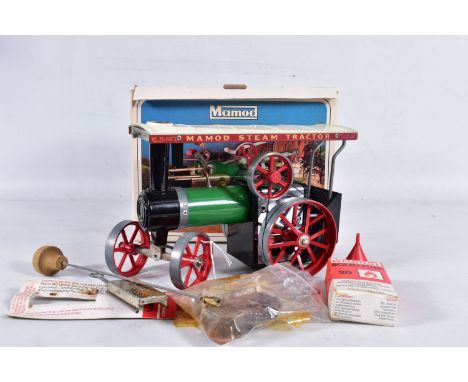 A BOXED MAMOD LIVE STEAM TRACTION ENGINE, No.TE1A, not tested, playworn condition, with some wear and has been fired up, comp