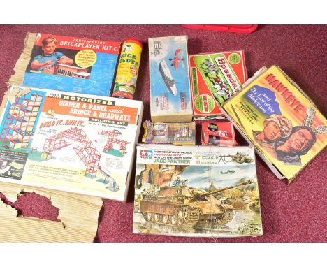 A QUANTITY OF VINTAGE BOXED TOYS AND GAMES, to include assorted construction sets Spears Contemporary Brickplayer, Kit C., Me