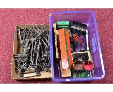 A QUANTITY OF UNBOXED AND ASSORTED O GAUGE MODEL RAILWAY ITEMS, to include Revised M1 clockwork locomotive and tender (with k