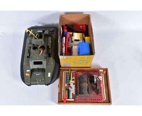 AN INCOMPLETE MAMOD SE1 LIVE STEAM ENGINE, not tested, with a quantity of unboxed and assorted Lego, a boxed Cuisenaire Numbe
