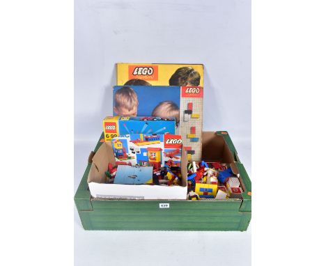 A TRAY OF LOOSE AND BOXED LEGO ITEMS, to include a 4100 designer set (boxed), a Lego system road map board with metal finishe