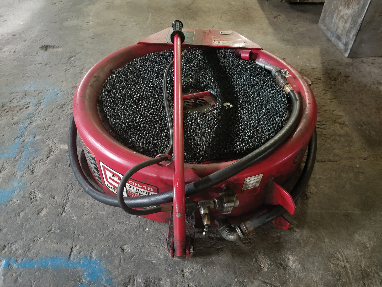 GRAY OH15 15GALLON ROLLING OIL HANDLER WITH HOSE ***LOCATED IN