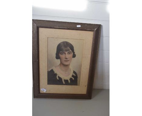 EARLY 20TH CENTURY PORTRAIT PHOTOGRAPH OF A YOUNG LADY, F/G
