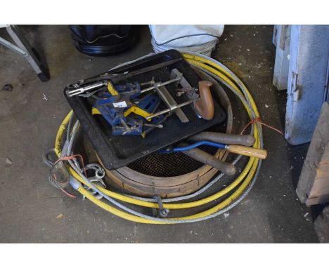 MIXED LOT TOOLS, GARDEN SIEVES, TOWING ROPES ETC