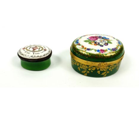 An oval shaped French Parisian porcelain and gilt metal mounted decorative box, with backstamp to the underside Pillivuyt Par