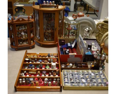 Thimbles and Pincushions - A large quantity of collector's thimbles, some with certificates and boxed, ceramic, glass, pewter