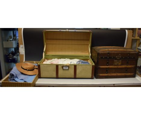 A miniature doll's travel trunk containing doll's clothes, straw hat, etc; another miniature trunk (2)