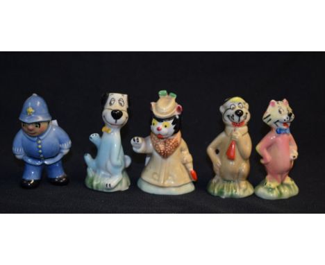 A Wade Whimsie novelty figure Yogi Bear; others similar, Huckleberry Hound, PC Plod, Mrs Cat, Top Cat (5)