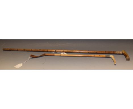 An Edwardian walking stick, bamboo shaft, gold plated mount, horn handle; a similar riding crop, bone handle (2)