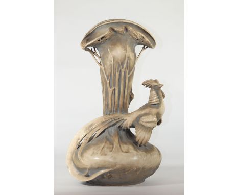 Imposing vase decorated with a royal pheasant circa 1900Sizes: H=500mm D=290mmWeight (K): 3,1kgCondition: at first glance - c