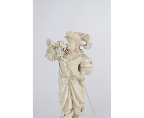 Sumptuous Dieppe sculpture of a musketeer sounding the bugle early 19th centurySizes: H=260mm D=80mmWeight (K): 0,442kgCondit