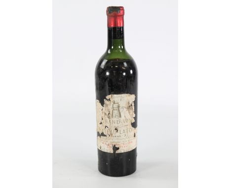 1 bottle of chateau LATOUR grand clu classified PAUILLAC 1946Sizes: 75clWeight (K): 1kgCondition:  (damaged capsule, damaged 