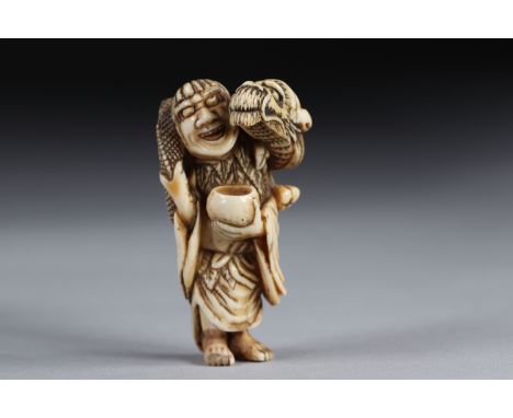 Netsuke / Okimono carved - Gama-Sennin carrying a dragon. Japan Meiji 19th centuryRegion: JAPANSizes: H=58mm L=30mmWeight (K)