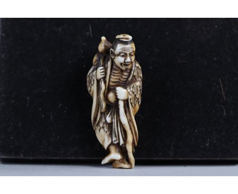 Netsuke / Okimono carved - a figure carrying a gourd. Japan Meiji 19th centuryRegion: JAPANSizes: H=50mm L=22mmWeight (K): 0,