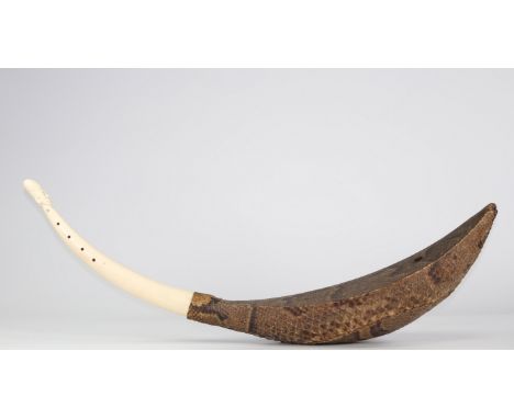 Africa Mangbetu harp circa 1920Sizes: H=250mm L=700mmWeight (K): 1,08kgCondition: At first glance - normal wear - patina of u
