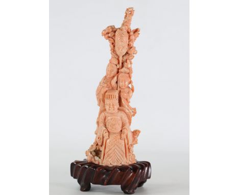 China important coral group carved with figures circa 1900Region: CHINASizes: H=280mm L=130mmWeight (K): 0,83kgCondition: at 