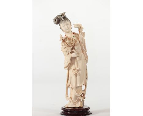 China sculpture of a young woman with an inlay flowerRegion: CHINASizes: H=265mm L=80mmWeight (K): 0,6kgCondition: at first g