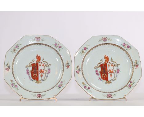 China pair of porcelain plates with coat of arms, East India Company, 18th C. Qianlong period.Region: CHINASizes: D=230mmWeig