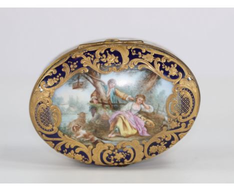 Sevres porcelain box"romantic scene"Sizes: H = 80mm l = 130mmWeight (K): 0,453kgCondition: at first glance - good condition -