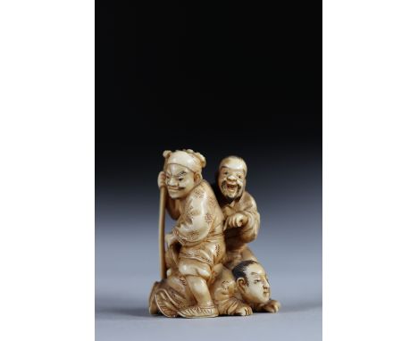 Netsuke carved - 3 characters at the games. Japan Meiji period late 19thRegion: JAPANSizes: H=42mm L=32mmWeight (K): 0,022kgC