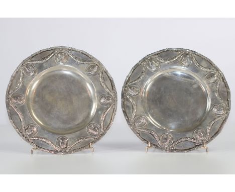 Pair of Louis XVI style agent dishes, Germany, Hanau XIXth.Sizes: D=220mmWeight (K): 0,557kgCondition: at first glance - good