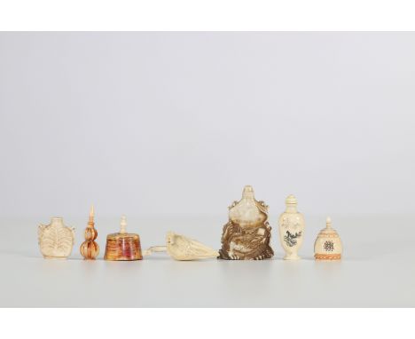 China set of various snuffboxesRegion: CHINASizes: H= de 40 a 70mmWeight (K): 0,15kgCondition: at first glance - good conditi