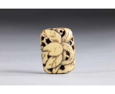 Netsuke Manju vegetable sculpture. Japan Edo periodRegion: JAPANSizes: L40mm l=30mmWeight (K): 0,013kgCondition: at first gla