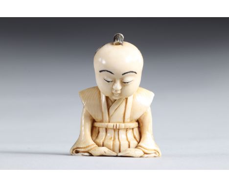 Netsuke carved - a seated figure. Japan Meiji 19th centuryRegion: JAPANSizes: H=50mm L=35mmWeight (K): 0,02kgCondition: at fi