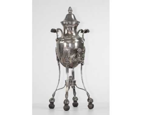 Louis XVI style samovar in silver metal, France around 1900.Sizes: H=530mm L=170mmWeight (K): 2,84kgCondition: at first glanc