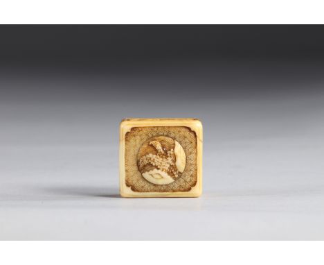 Netsuke carved - scenes - lives. Japan Meiji 19th centuryRegion: JAPANSizes: H=15mm L=30mmWeight (K): 0,021kgCondition: at fi