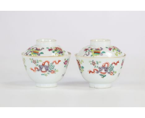China pair of porcelain covered bowls mark 4 charactersRegion: CHINASizes: H=80mm D=85mmWeight (K): 0,215kgCondition: at firs